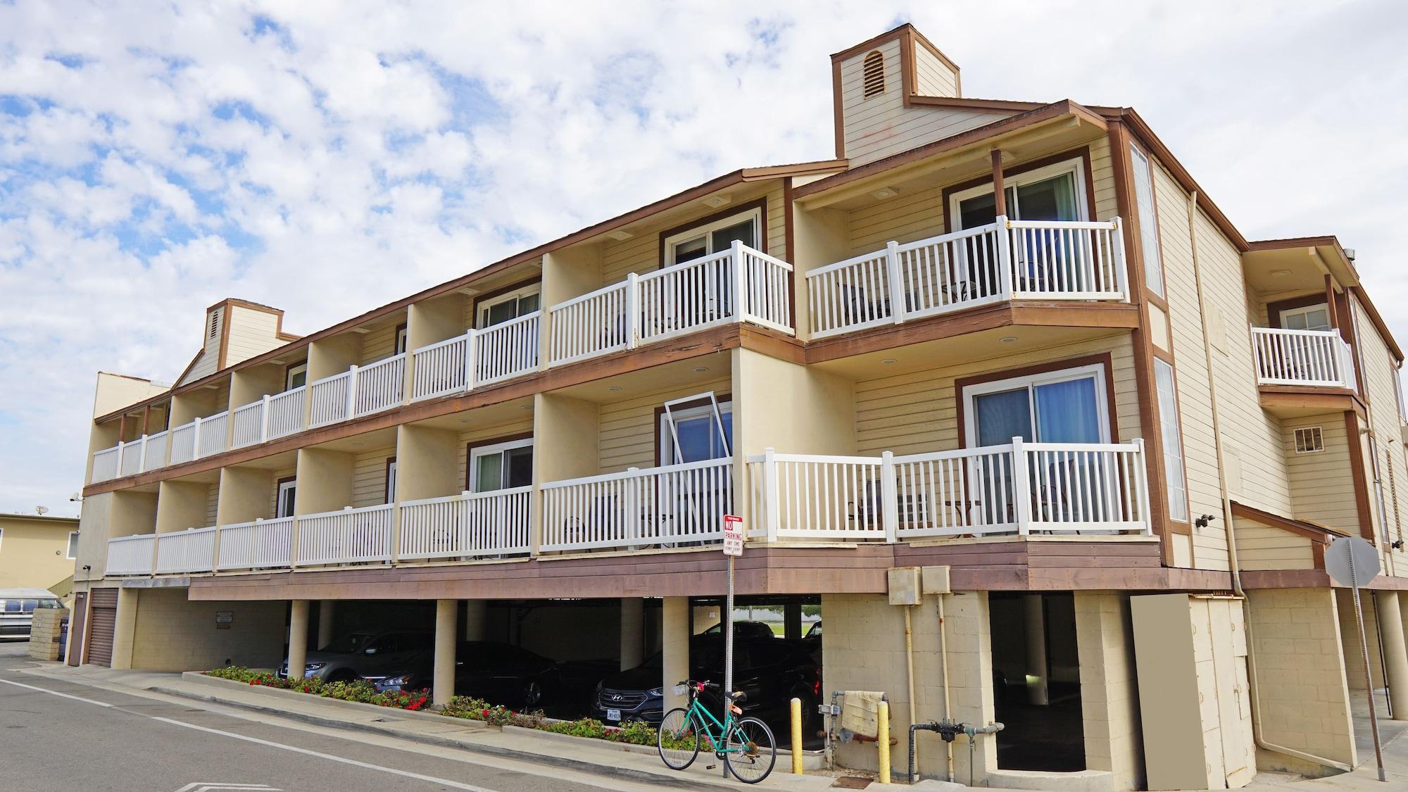 Ocean Surf Inn & Suites Huntington Beach Exterior photo