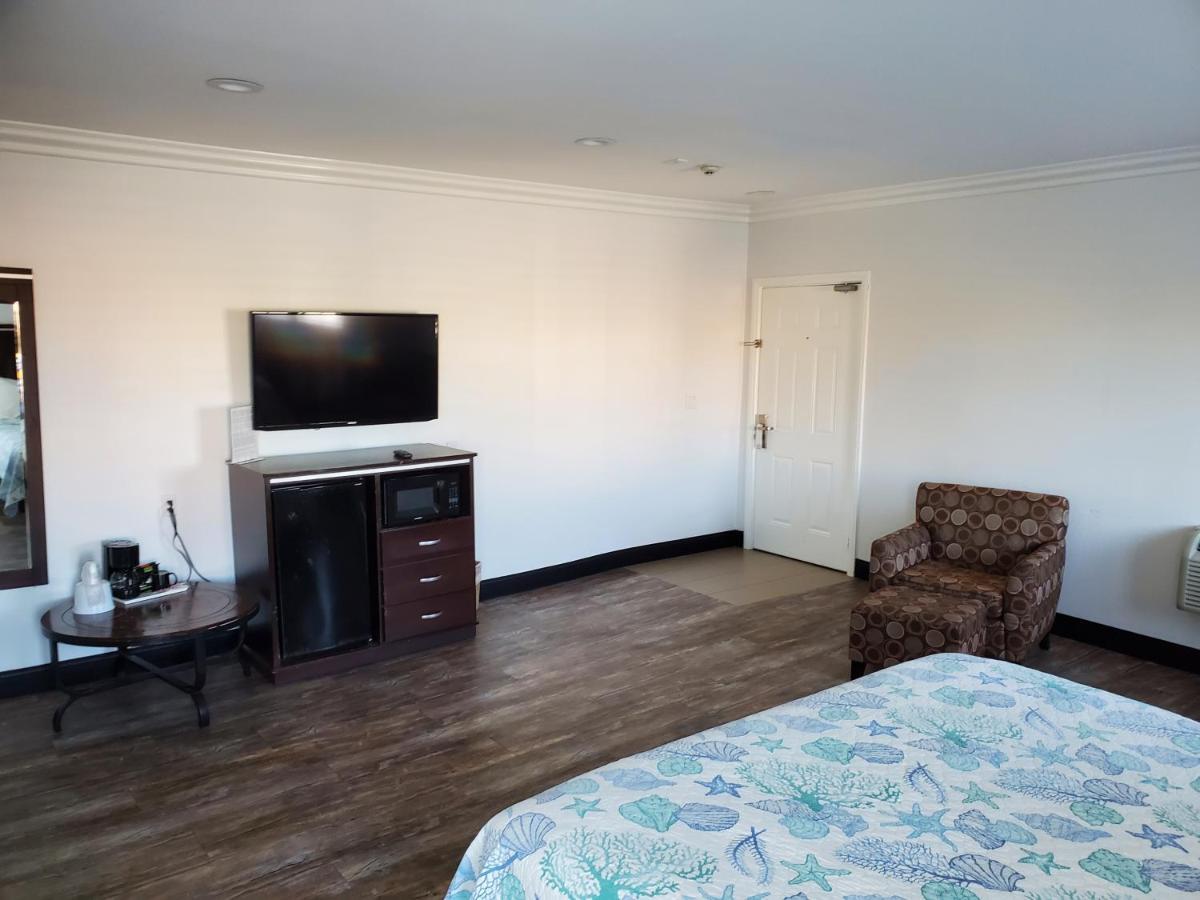 Ocean Surf Inn & Suites Huntington Beach Exterior photo